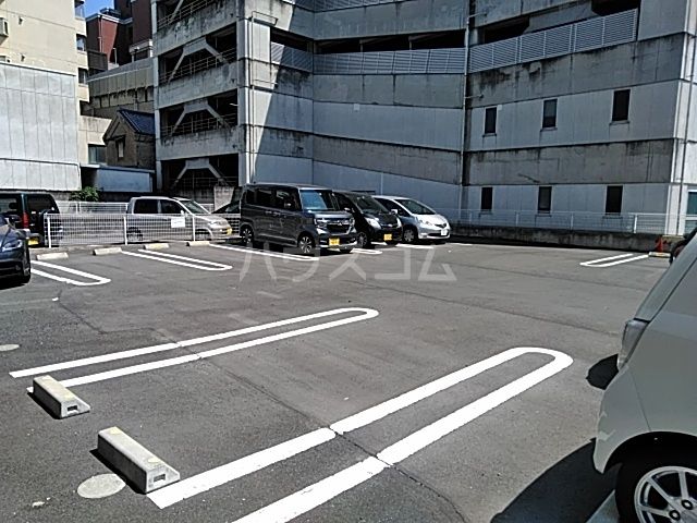 【前橋市千代田町のマンションの駐車場】