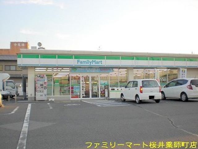 コンビニ　ファミリーマート桜井薬師町店（コンビニ）まで753m