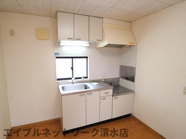 【静岡市清水区下野西のアパートのキッチン】