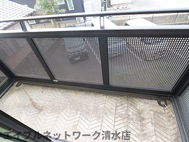 【静岡市清水区下野西のアパートのバルコニー】