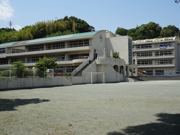 【小田原市風祭のアパートの小学校】