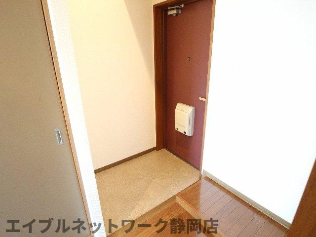 【静岡市葵区馬場町のマンションの玄関】