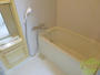 バス・シャワールーム　バスルームは狭すぎず、シャワーも浴びやすそうです。