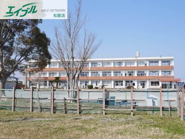 小学校　松阪市立鵲小学校（小学校）まで1540m