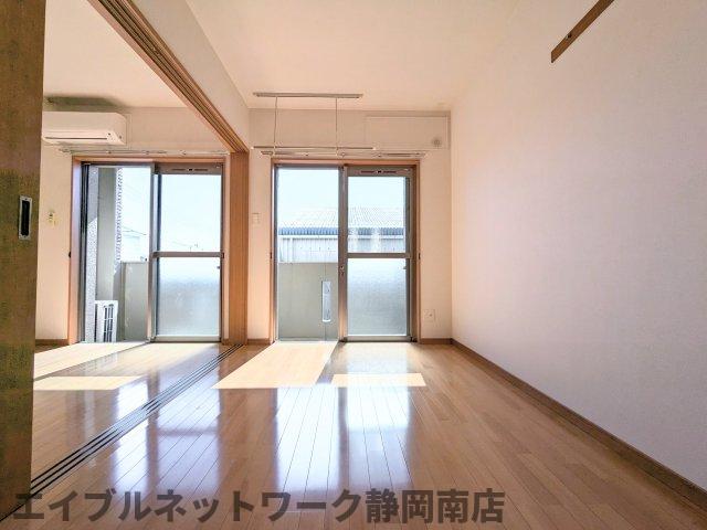 居室・リビング　居間です