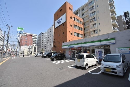 【札幌市北区北二十二条西のマンションのコンビニ】