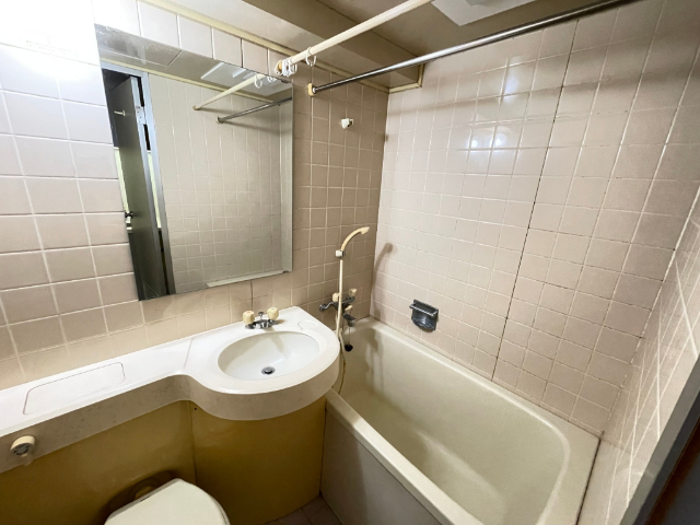 バス・シャワールーム　掃除が簡単なユニットバスです。