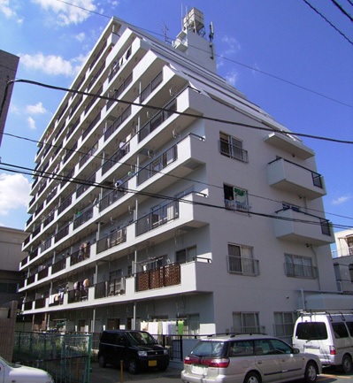 東松山市箭弓町のマンションの建物外観