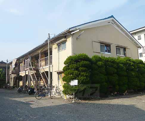 向日市寺戸町のアパートの建物外観