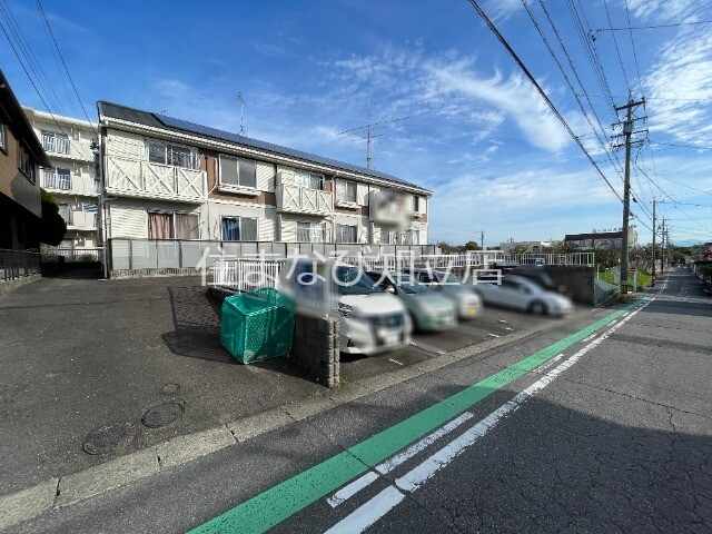 【豊明市二村台のアパートの駐車場】