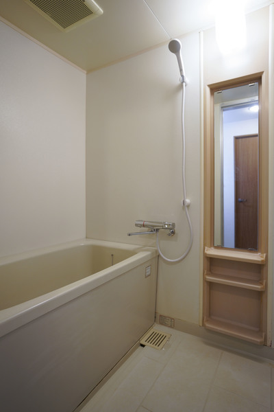 バス・シャワールーム　同じ建物の別なお部屋