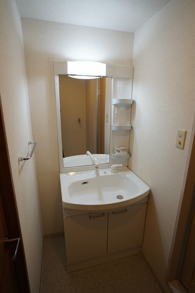 洗面設備　同じ建物の別なお部屋