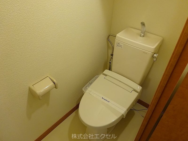 トイレ　ウォシュレット完備です。