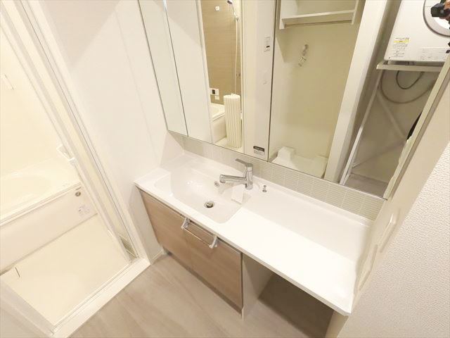 洗面設備　広々洗面スペース