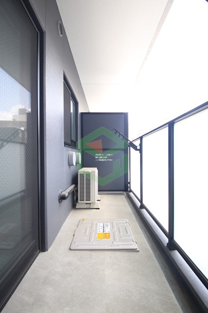 バルコニー　暖かな日差しのふりそそぐバルコニー