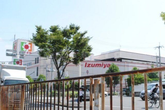 スーパー　イズミヤ千里丘店（スーパー）まで1434m