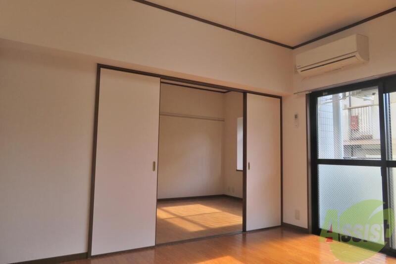 居室・リビング　広いリビングで、のびのびできますね。