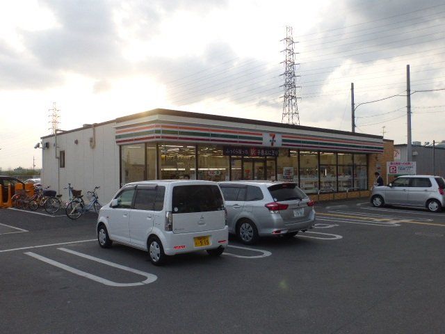 コンビニ　セブンイレブン八尾柏村町3丁目店（コンビニ）まで403m