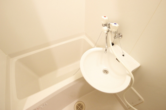 バス・シャワールーム　※別号室の写真です