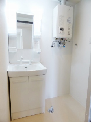 洗面設備　シャワードレッサー付きです！