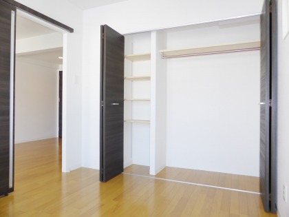 収納　壁一面の大型クローゼットです！