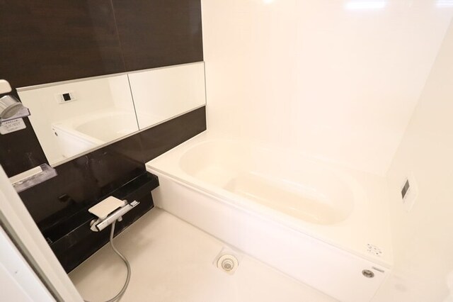 バス・シャワールーム　追い焚き給湯式浴室（浴室換気乾燥機付）