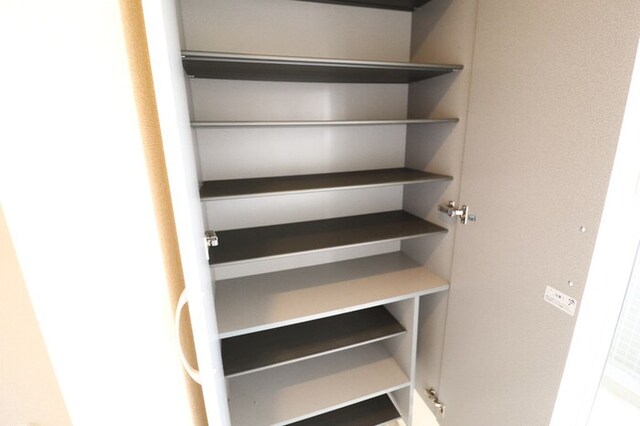 玄関　トールタイプの姿見付シューズボックス