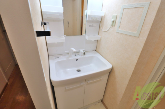 洗面設備　小物も置けちゃう独立洗面台！