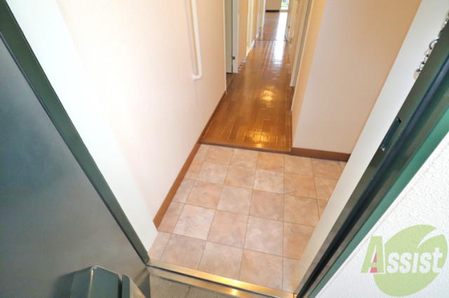 玄関　収納も置けちゃう玄関！