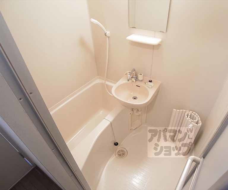 バス・シャワールーム　清潔感のあるバスルーム