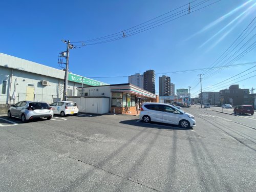 コンビニ　セブンイレブン 東松戸駅前店（コンビニ）まで344m
