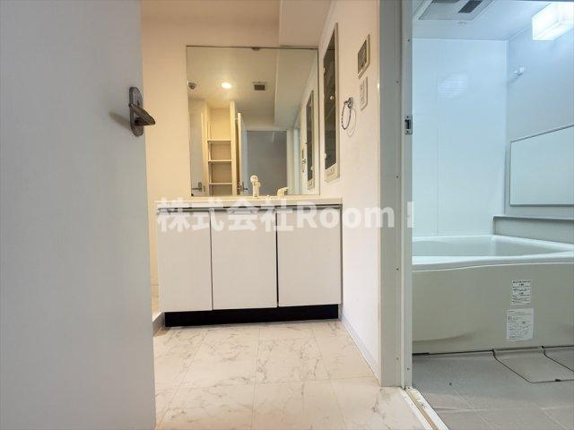 洗面設備　スペースが確保できる洗面所です