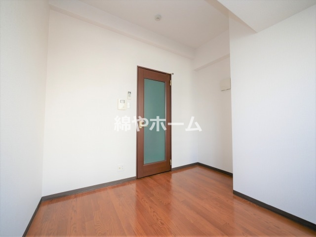 居室・リビング　個人の部屋や寝室として使える洋室です