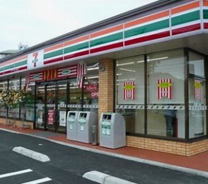 コンビニ　セブンイレブン（コンビニ）まで500m