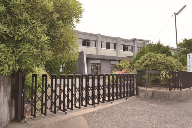 中学校　明治中学校（中学校）まで1800m