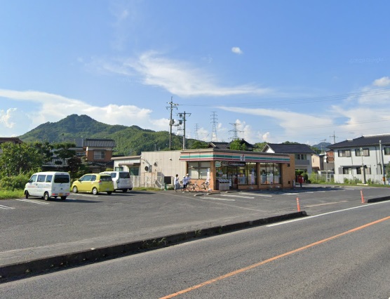 コンビニ　セブンイレブン（コンビニ）まで799m