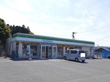 コンビニ　ファミリーマート　天辰店（コンビニ）まで950m