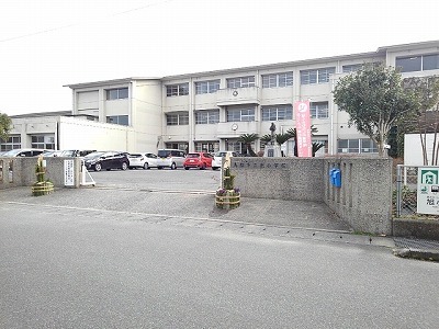 小学校　鳥栖市立旭小学校（小学校）まで500m