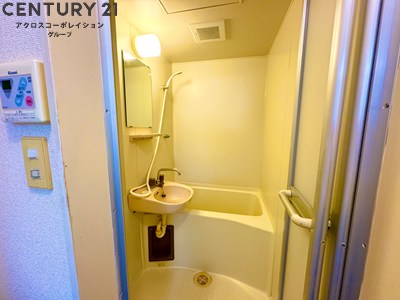 バス・シャワールーム　シンプルなお風呂です。