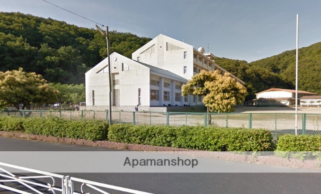 中学校　中ノ郷中学校（中学校）まで1909m