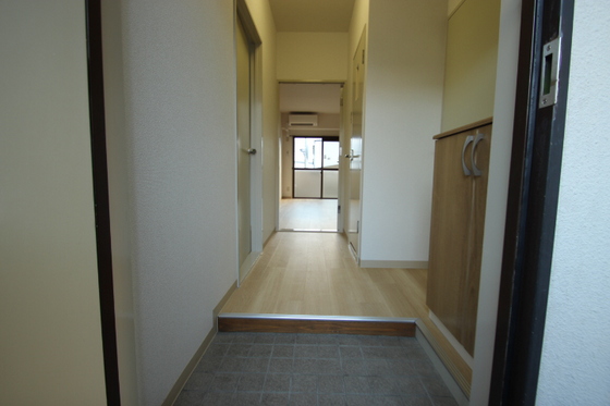 玄関　※別号室の写真です