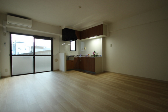 居室・リビング　※別号室の写真です