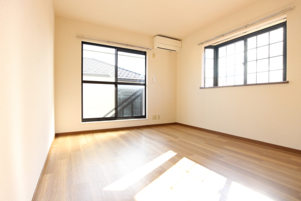 居室・リビング　２面採光・日当たり良好