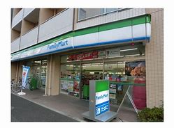 コンビニ　ファミリーマート南麻布四丁目店（コンビニ）まで117m