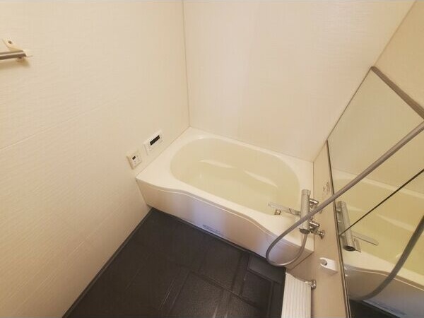 バス・シャワールーム　浴室乾燥機・追い焚き機能付き