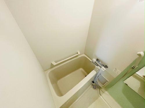 バス・シャワールーム　1Ｆ手すりつき・2Ｆ手すりなし