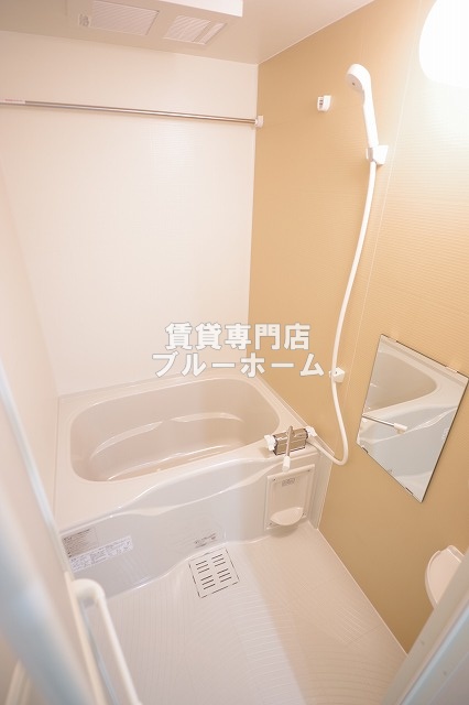 バス・シャワールーム　お風呂は浴室乾燥機付き！
