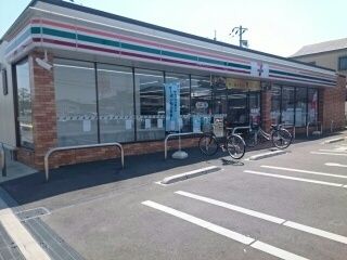 コンビニ　セブンイレブン様（コンビニ）まで390m