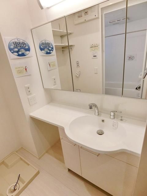 洗面設備　☆とても広い独立洗面台☆