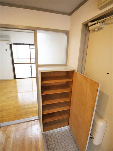 その他　松山市緑町　ジュネハイム緑町　靴収納